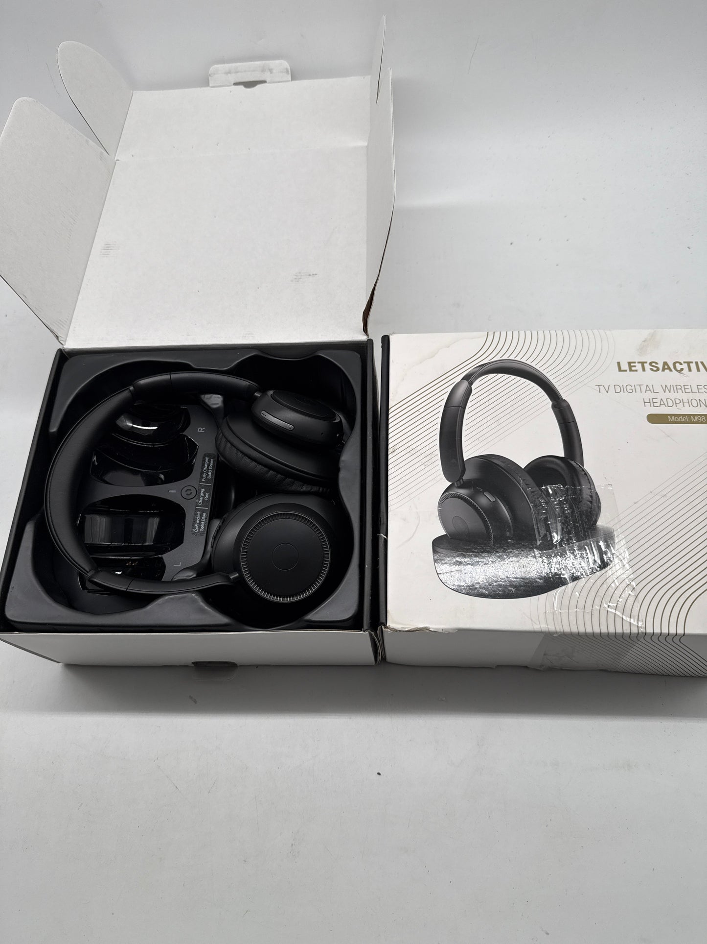 Funkkopfhörer für Fernseher mit Ladestation (A-/B-Ware)