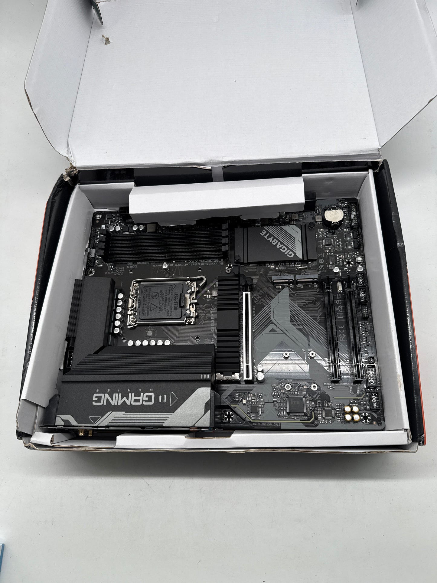 GIGABYTE B760 Gaming X AX (Wi-Fi 6E, DDR5, Intel 14. Gen)